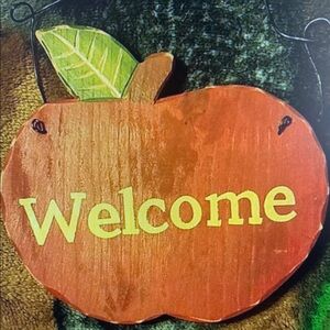 Apple welcome sign